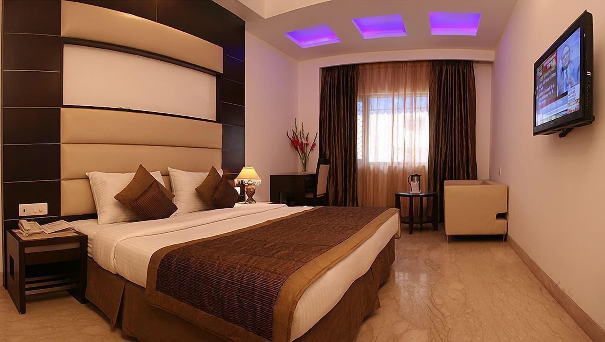 Hotel Livasa Inn Near Blk Hospital Делхи Екстериор снимка