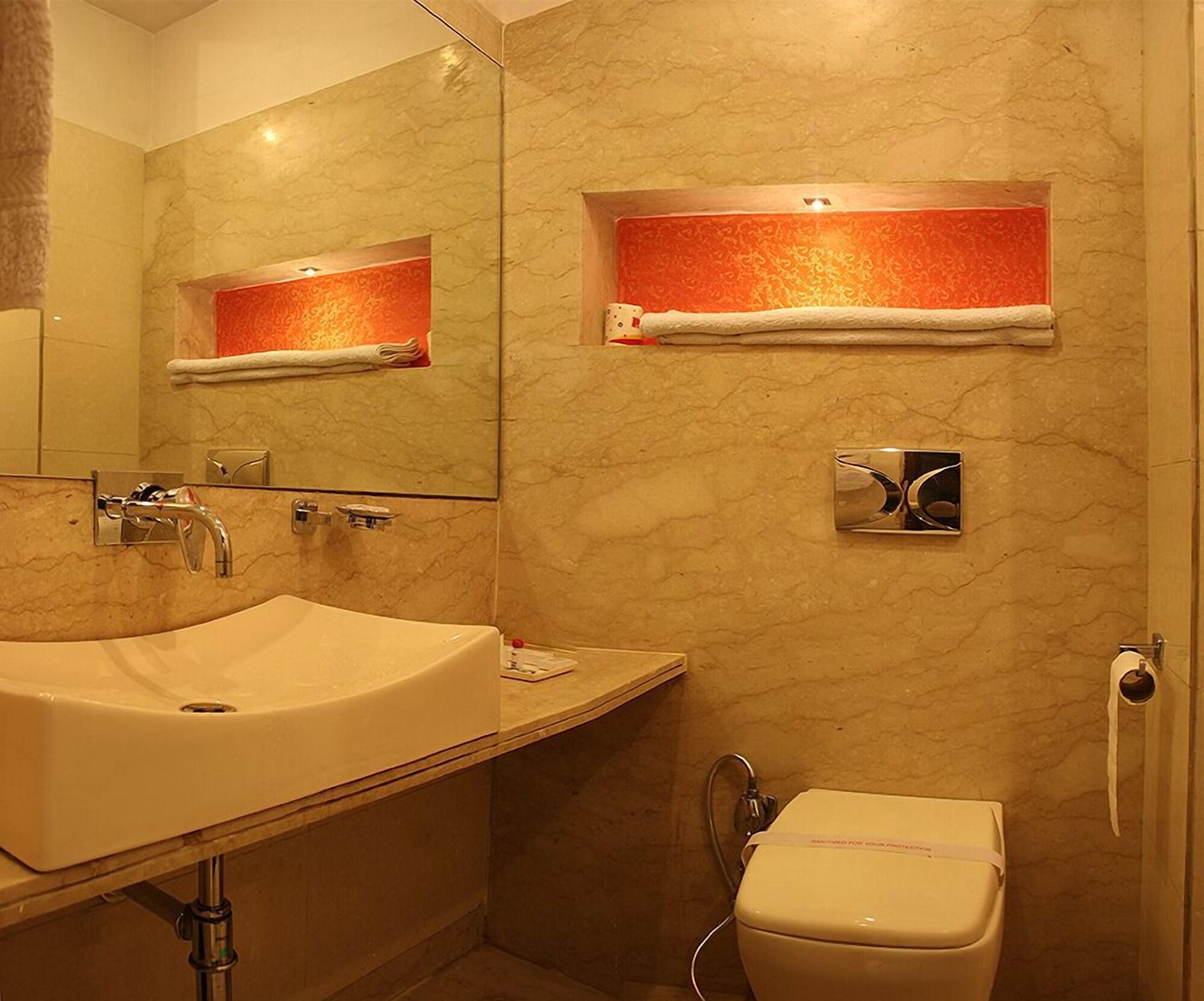 Hotel Livasa Inn Near Blk Hospital Делхи Екстериор снимка