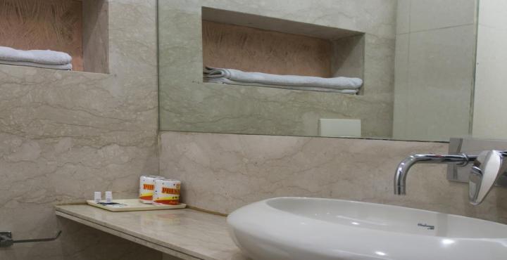 Hotel Livasa Inn Near Blk Hospital Делхи Екстериор снимка