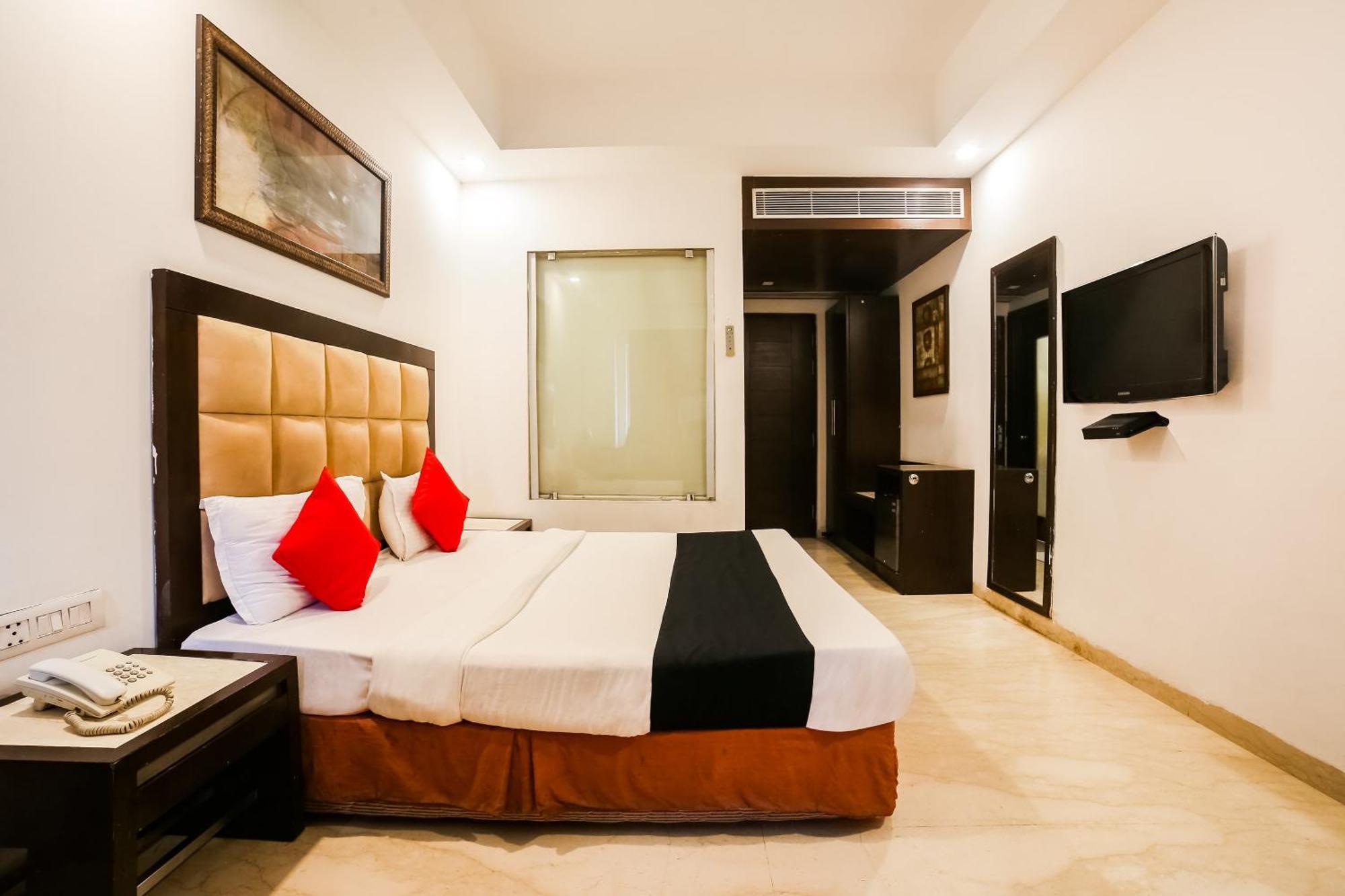Hotel Livasa Inn Near Blk Hospital Делхи Стая снимка