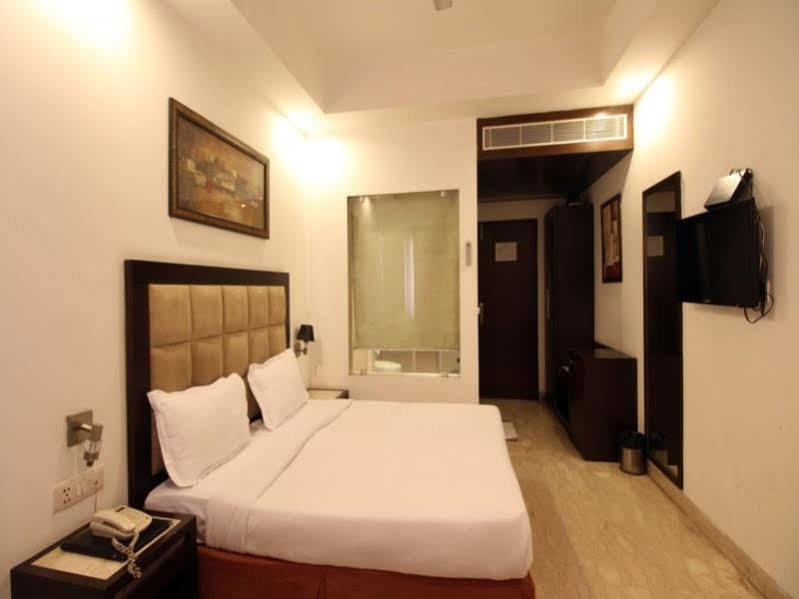 Hotel Livasa Inn Near Blk Hospital Делхи Екстериор снимка